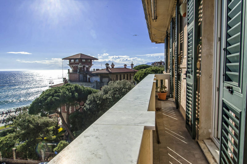 Poggiolo in Corso Italia_ Genova