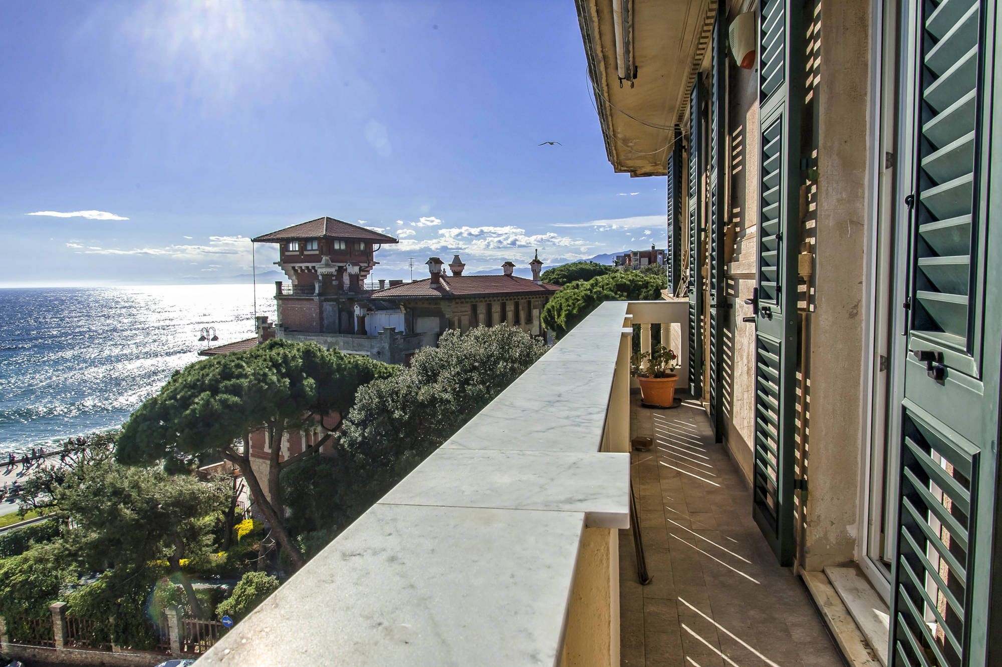 Poggiolo in Corso Italia_ Genova