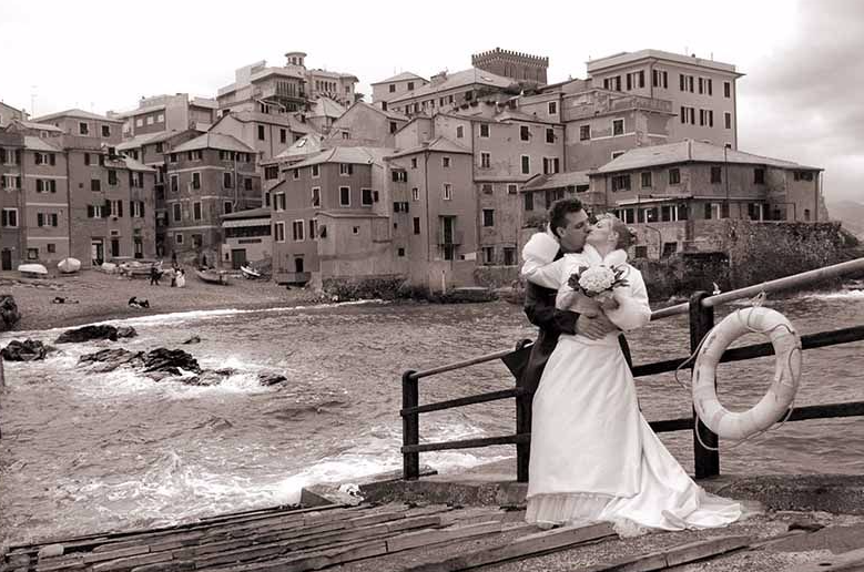 Una coppia di sposi a Boccadasse